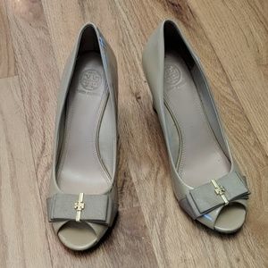 Tori Burch wedges size 8